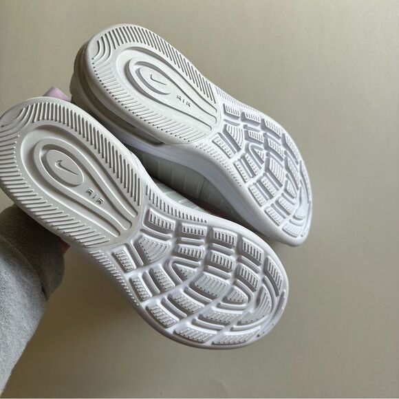 Nike Air Max Axis 'Iced Lilac Photon Dust' GS Sneakers - Picture 5 of 10